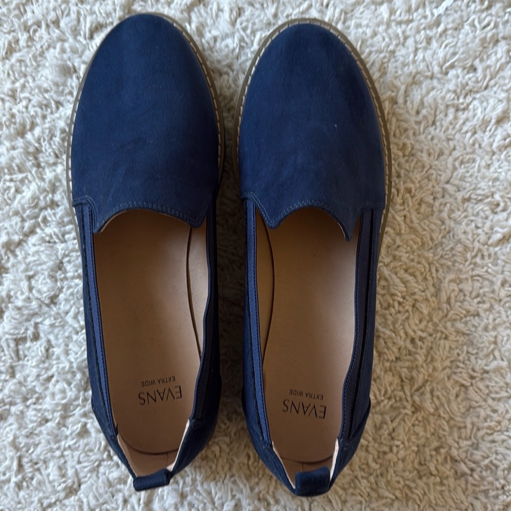 Evan’s suede loafer size 9